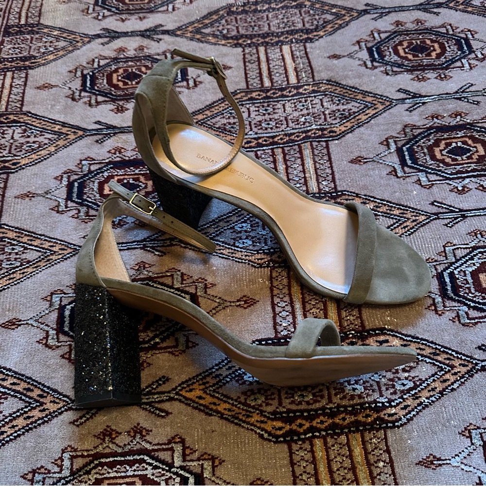 Banana Republic Sage Green Suede Sandals Black Glitter Heels Size 9